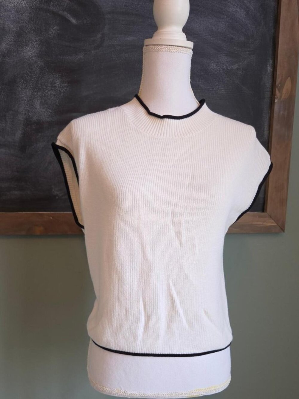 Women's White and Black Capped Sleeve Sweater Shirt MED